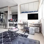 Ap com academia e piscina no prédio, localização incrível - Vila Olímpia
